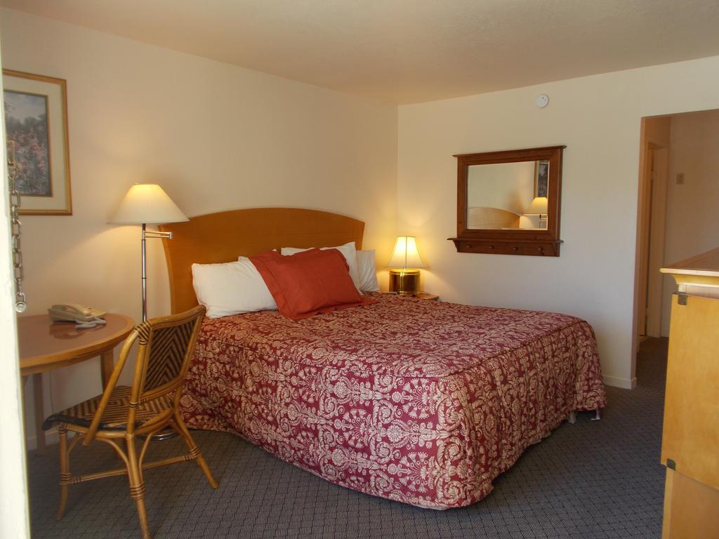 Colusa Riverside Inn Room photo